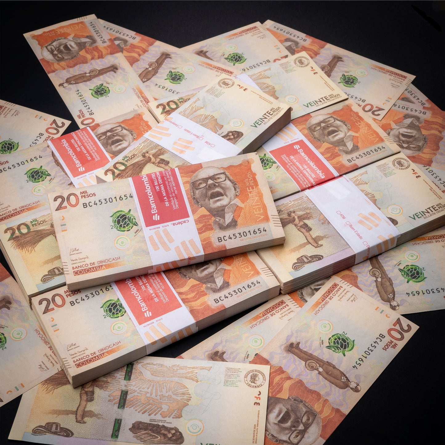 Fajo de billetes de 20 mil pesos